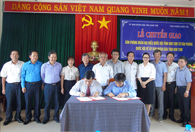 Tổ chức Lễ chuyển giao Văn phòng Đoàn ĐBQH tỉnh Kon Tum từ Văn phòng Quốc hội về UBND tỉnh Kon Tum