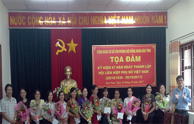 Công đoàn cơ sở Văn phòng Hội đồng nhân dân tỉnh tổ chức Tọa đàm nhân kỷ niệm 87 năm Ngày thành lập Hội Liên hiệp Phụ nữ Việt Nam