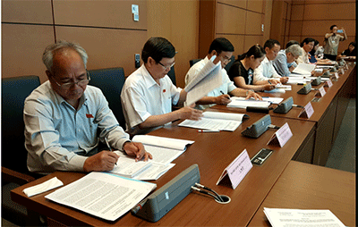 Hoạt động của Đoàn đại biểu Quốc hội tỉnh Kon Tum trong  tuần thứ ba của kỳ họp thứ 5 - Quốc hội khóa XIV