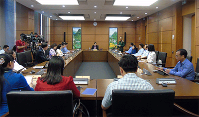 Đoàn ĐBQH tỉnh thảo luận ở tổ về 2 dự án luật được Quốc hội cho ý kiến lần đầu
