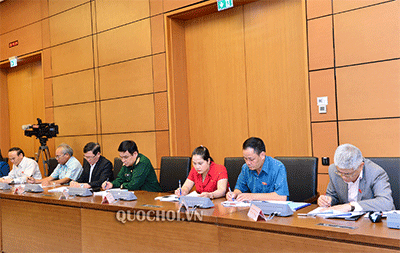 Hoạt động của Đoàn đại biểu Quốc hội tỉnh Kon Tum trong tuần  thứ nhất của kỳ họp thứ 6 - Quốc hội khóa XIV