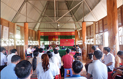 Đoàn đại biểu Quốc hội tỉnh Kon Tum tiếp xúc cử tri sau kỳ họp thứ 3  tại xã Hơ Moong, huyện Sa Thầy