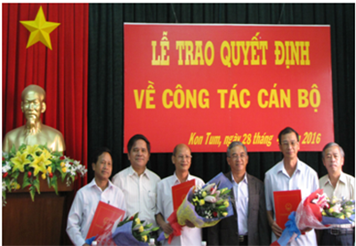 Bí thư Tỉnh ủy, Chủ tịch HĐND tỉnh Nguyễn Văn Hùng dự Lễ trao quyết định nghỉ hưu đối với các đồng chí Trưởng các ban HĐND tỉnh khóa X