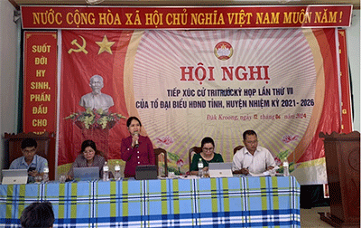 Phó Chủ tịch HĐND tỉnh Nghe Minh Hồng tiếp xúc cử tri tại xã Đăk Kroong và thị trấn Đăk Glei, huyện Đăk Glei.