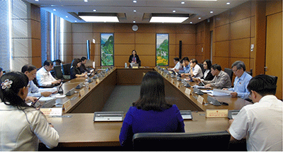 Đoàn ĐBQH tỉnh thảo luận ở tổ về Dự án Luật Tổ chức Tòa án nhân dân (sửa đổi)