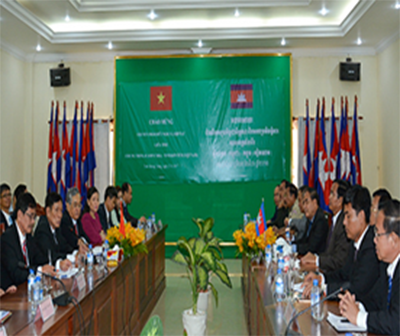 Đoàn cán bộ cấp cao tỉnh Kon Tum thăm, làm việc với lãnh đạo tỉnh Stung Treng (Vương quốc Campuchia)