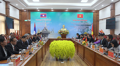 Đoàn đại biểu cao cấp HĐND tỉnh Chăm-pa-sắc, nước CHDCND Lào trao đổi kinh nghiệm hoạt động với Thường trực HĐND tỉnh Kon Tum