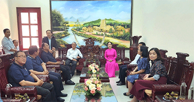 Đoàn đại biểu cao cấp HĐND tỉnh Chăm-pa-sắc, nước CHDCND Lào thăm, chào xã giao lãnh đạo HĐND tỉnh Kon Tum
