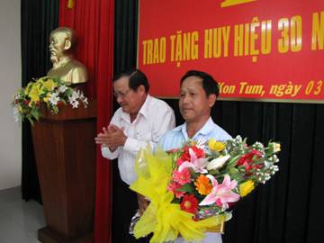 Lễ Trao tặng Huy hiệu 30 năm tuổi đảng